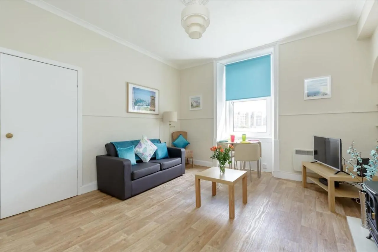 Spacious And Homely One Bedroom Flat In Эдинбург